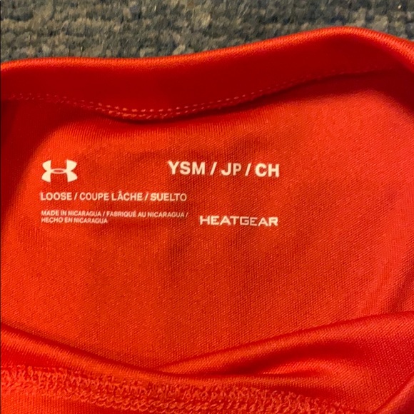 💙 Under Armour Red long sleeved shirt YSM - Picture 3 of 5